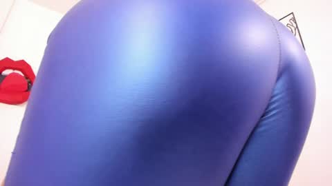Snapshot of amisi_ari chatting on 01-26-25, 01:36 hi guys im ariani ill be off till december 1st for vacation if u want u can add me on snapchat by bio and talk or play there online show from 01-26-25, 01:36