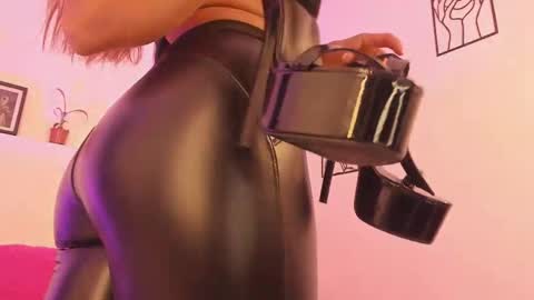 Snapshot of amisi_ari chatting on 03-08-25, 06:05 hi guys im ariani ill be off till december 1st for vacation if u want u can add me on snapchat by bio and talk or play there online show from 03-08-25, 06:05
