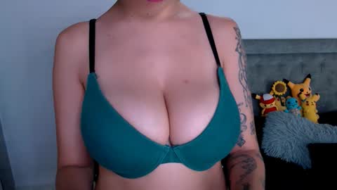 Snapshot of ammanda_ chatting on 11-14-25, 10:51 diana online show from 11-14-25, 10:51