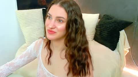 Snapshot of ammirra_a chatting on 06-02-26, 04:25 Amira online show from 06-02-26, 04:25