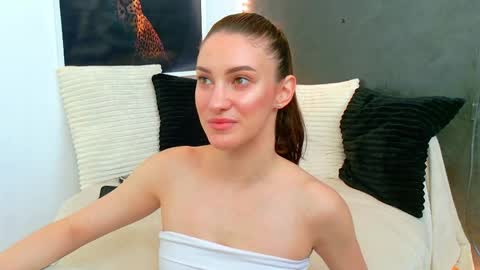 Snapshot of ammirra_a chatting on 06-05-26, 04:19 Amira online show from 06-05-26, 04:19