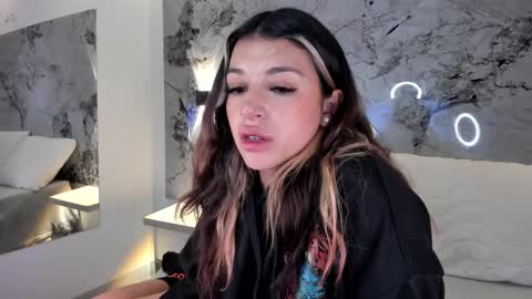 Snapshot of ammy_camm chatting on 12-03-24, 03:20 Ammy  online show from 12-03-24, 03:20