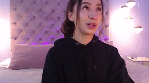 Snapshot of amonet_x chatting on 07-13-26, 08:39 Sophi online show from 07-13-26, 08:39