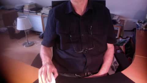 Snapshot of amor2200 chatting on 06-15-26, 07:43 Amor2200 online show from 06-15-26, 07:43