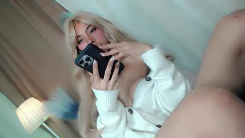 Belle Tylor online show from 12-23-25, 01:03