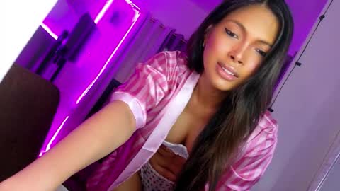 Snapshot of amor_prinsesa chatting on 10-30-25, 06:59 Prinsesa online show from 10-30-25, 06:59