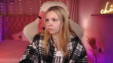 Tessa  online show from 02-11-25, 02:57
