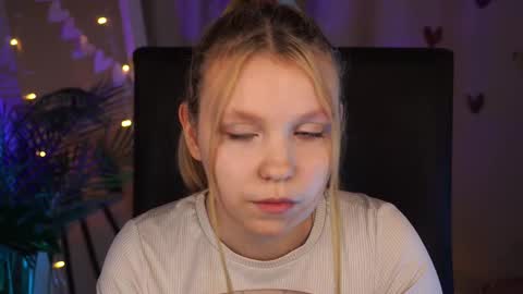 Tessa  online show from 02-17-25, 01:32