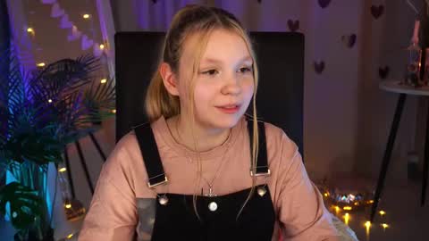 Tessa  online show from 02-17-25, 04:37