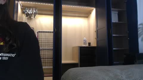 Snapshot of amoremeoww chatting on 06-27-26, 02:01 miss unforgettable online show from 06-27-26, 02:01