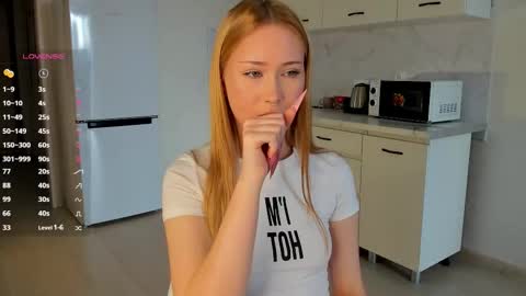 Mia online show from 09-18-25, 11:34