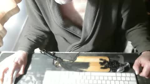 Snapshot of amslave4f chatting on 05-04-26, 12:01 amslave4f online show from 05-04-26, 12:01