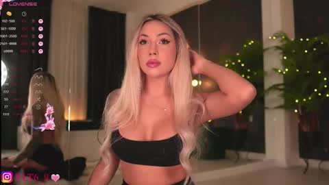 Snapshot of amunajaxson chatting on 10-25-25, 10:37 ------------- online show from 10-25-25, 10:37