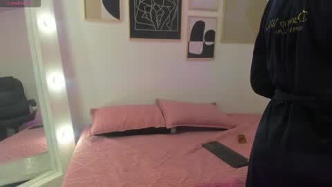 Snapshot of amy_fox2 chatting on 03-10-26, 12:43 Amy online show from 03-10-26, 12:43