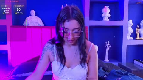 Snapshot of amy_fox2 chatting on 04-24-26, 01:57 Amy online show from 04-24-26, 01:57