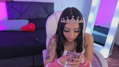 Snapshot of amy_fox2 chatting on 05-01-26, 12:43 Amy online show from 05-01-26, 12:43