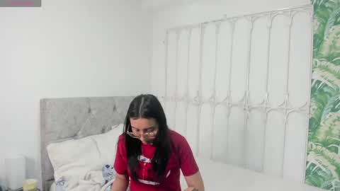 Snapshot of amy_fox2 chatting on 05-04-26, 02:02 Amy online show from 05-04-26, 02:02