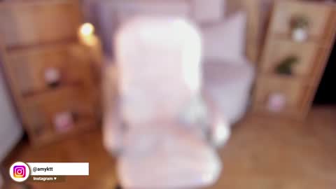 Snapshot of amy_kiitty chatting on 12-17-24, 11:27 online show from 12-17-24, 11:27