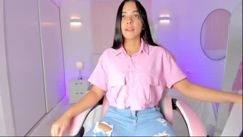 Snapshot of amy_medina_ chatting on 12-04-24, 06:50 Emily online show from 12-04-24, 06:50