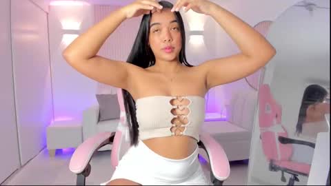 Snapshot of amy_medina_ chatting on 02-15-25, 02:44 Emily online show from 02-15-25, 02:44