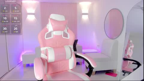 Snapshot of amy_medina_ chatting on 03-12-25, 04:13 Emily online show from 03-12-25, 04:13
