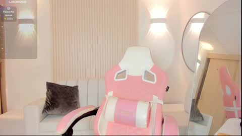 Snapshot of amy_medina_ chatting on 09-26-25, 02:32 Emily online show from 09-26-25, 02:32