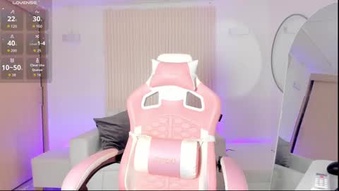 Snapshot of amy_medina_ chatting on 10-02-25, 02:24 Emily online show from 10-02-25, 02:24