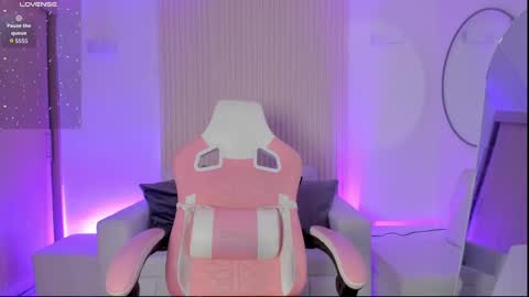 Snapshot of amy_medina_ chatting on 10-03-25, 02:58 Emily online show from 10-03-25, 02:58