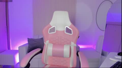 Snapshot of amy_medina_ chatting on 10-10-25, 02:05 Emily online show from 10-10-25, 02:05