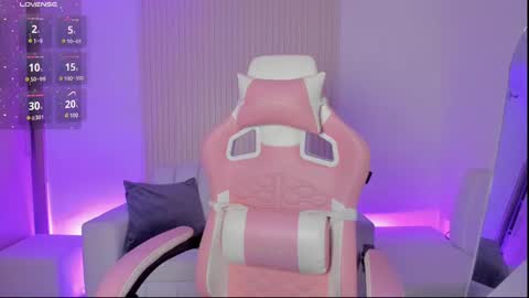 Snapshot of amy_medina_ chatting on 10-29-25, 03:47 Emily online show from 10-29-25, 03:47