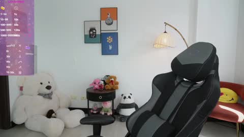 Snapshot of amy_ross1 chatting on 01-16-25, 04:50 Daniela M online show from 01-16-25, 04:50