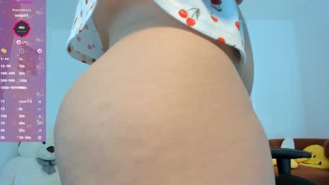 Snapshot of amy_ross1 chatting on 01-27-25, 07:46 Daniela M online show from 01-27-25, 07:46