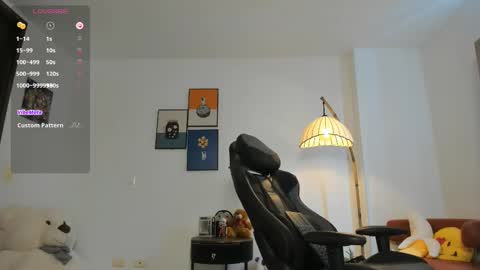 Snapshot of amy_ross1 chatting on 02-16-25, 08:44 Daniela M online show from 02-16-25, 08:44