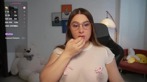 Snapshot of amy_ross1 chatting on 02-23-25, 06:12 Daniela M online show from 02-23-25, 06:12