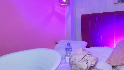 amy_saenz_ online show from 10-02-25, 10:11