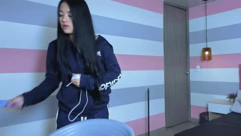 amy_saenz_ online show from 10-22-25, 10:26