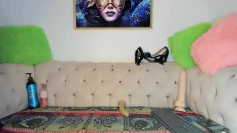 Snapshot of amydelahoz chatting on 02-16-25, 04:31 Amy Kamila online show from 02-16-25, 04:31