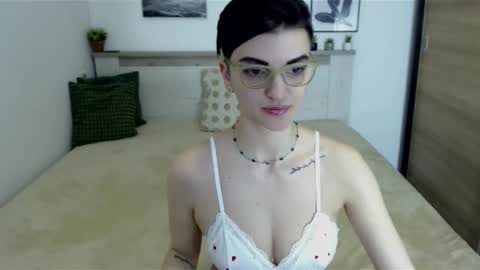 Snapshot of amylexy chatting on 03-08-25, 10:11 Hi there guys My pleasure in your hands pvt is open online show from 03-08-25, 10:11