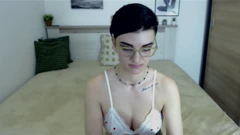 Snapshot of amylexy chatting on 03-08-25, 01:14 Hi there guys My pleasure in your hands pvt is open online show from 03-08-25, 01:14