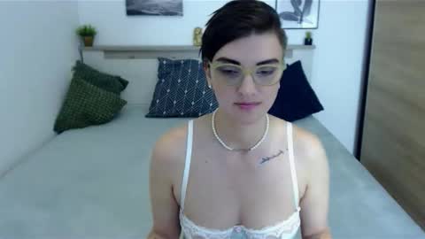 Snapshot of amylexy chatting on 09-29-25, 04:01 Hi there guys My pleasure in your hands pvt is open online show from 09-29-25, 04:01