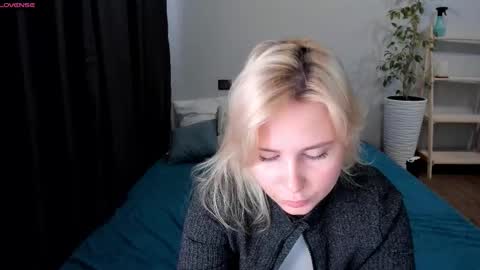 Snapshot of amymilson chatting on 02-24-26, 12:03 amymilson online show from 02-24-26, 12:03