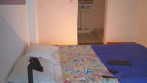 Snapshot of amymonroee chatting on 11-06-25, 12:22 Amy Monroe online show from 11-06-25, 12:22