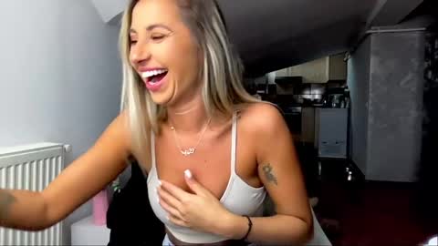 amyroberta92 online show from 12-04-24, 10:46