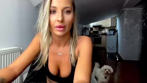 amyroberta92 online show from 12-08-24, 09:57