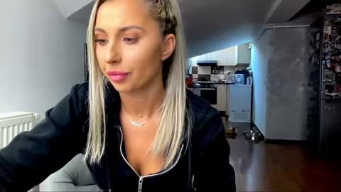 amyroberta92 online show from 12-19-24, 09:51