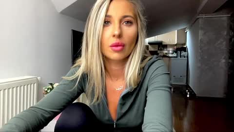 amyroberta92 online show from 12-30-24, 09:59