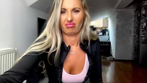 amyroberta92 online show from 03-11-25, 10:07