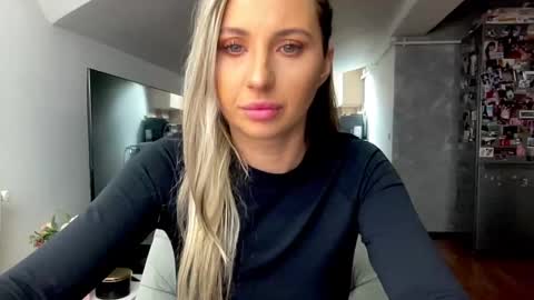 Snapshot of amyroberta92 chatting on 09-25-25, 07:01 amyroberta92 online show from 09-25-25, 07:01