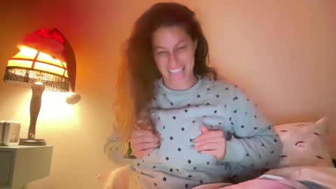 Amy Smilez online show from 12-14-25, 10:42