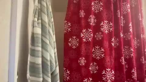 Amy Smilez online show from 12-15-25, 04:11